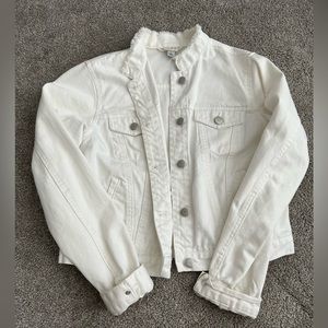 Women’s white cropped jean jacket!